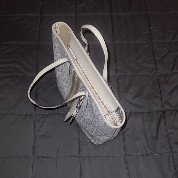 Tory Burch Gemini Link New Ivory Tote - Picture 6 of 6